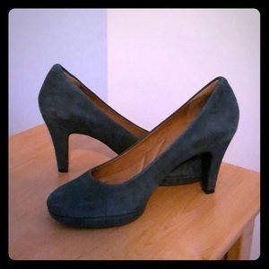Clarks Indigo green suede pump size 7M